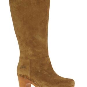 UGG Tan Heeled Boots with Classic Western Silhouette